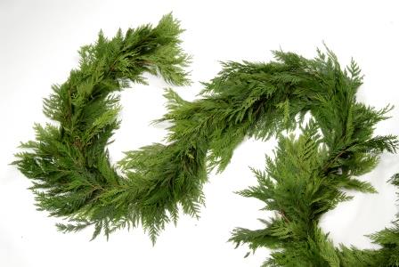 HOLIDAY GARLAND